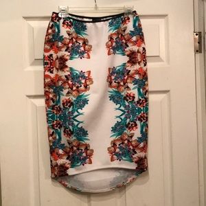 Bisou Bisou white floral pencil skirt M